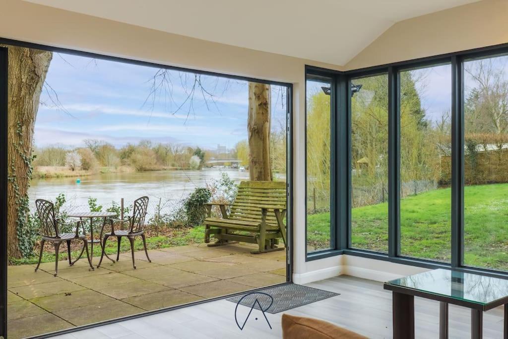 River's Edge Retreat:a Cosy 1-bed In Prázdninový dům Windsor